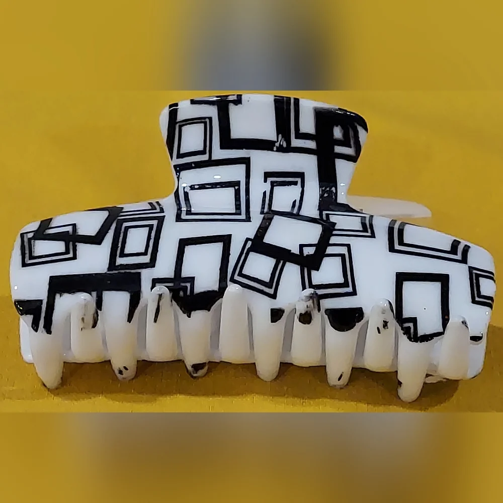 D'Bello CLEAR & BLACK AND WHITE HAIR CLIPS - Picture 2 of 8